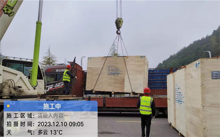 成都設備吊裝案例 成都設備吊裝案例